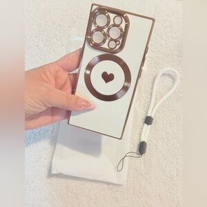 Luxury Case for iPhone 15 Pro White/Gold Square Design with MagSafe strap